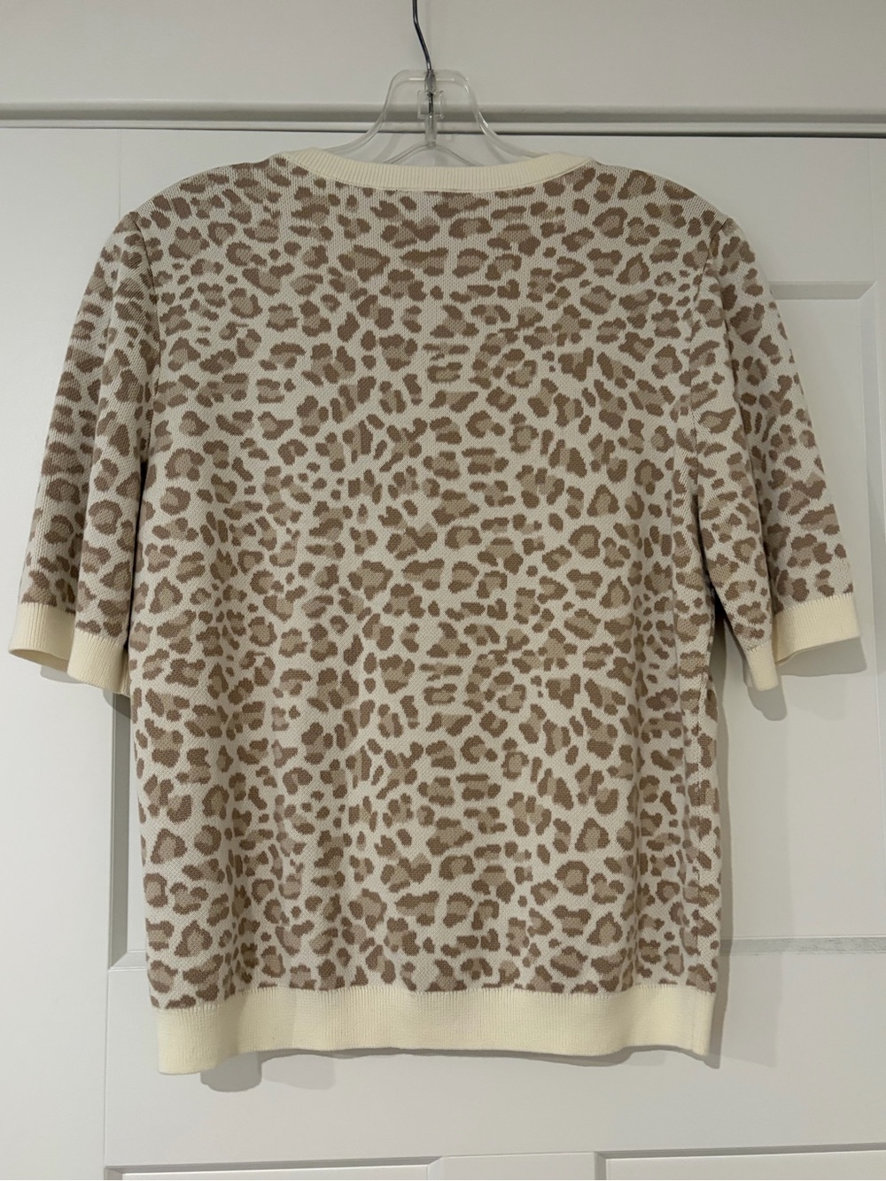 TALBOTS LEOPARD PRINT SHORT SLEEVE TOP SIZE MEDIUM NWT! - Picture 2 of 3